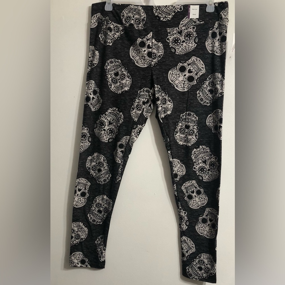 Women’s leggings super soft high rise pull on Skull printed gray. XXL(20)